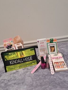 10 Pc What The Nail Bundle Kendall + Kylie   Makeup Bag Nail growth Serum & More